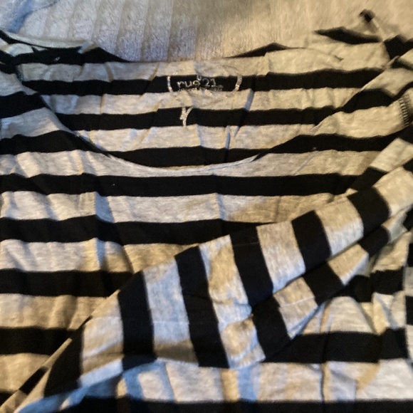 Rue 21 lightweight sweater - Picture 1 of 2
